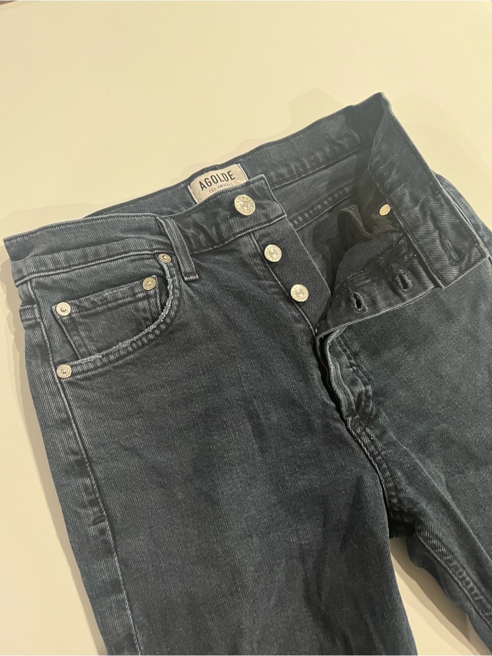 AGOLDE High-Rise Button-Fly Jeans in Washed Blue
